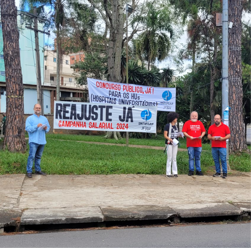 Leia mais sobre o artigo Docentes participam de panfletagem no campus da UFJF