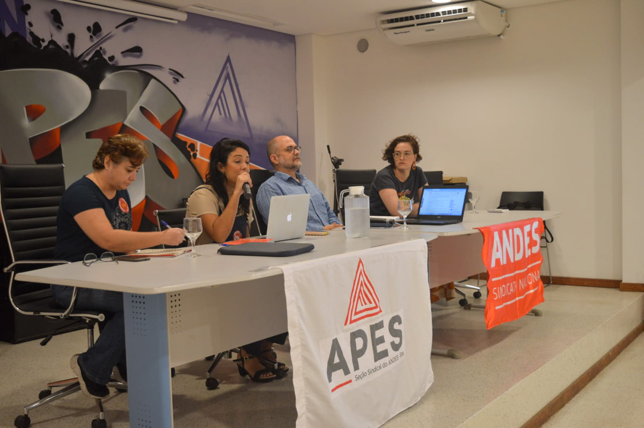 Leia mais sobre o artigo Assembleia Docente instaura Comando Local de Greve