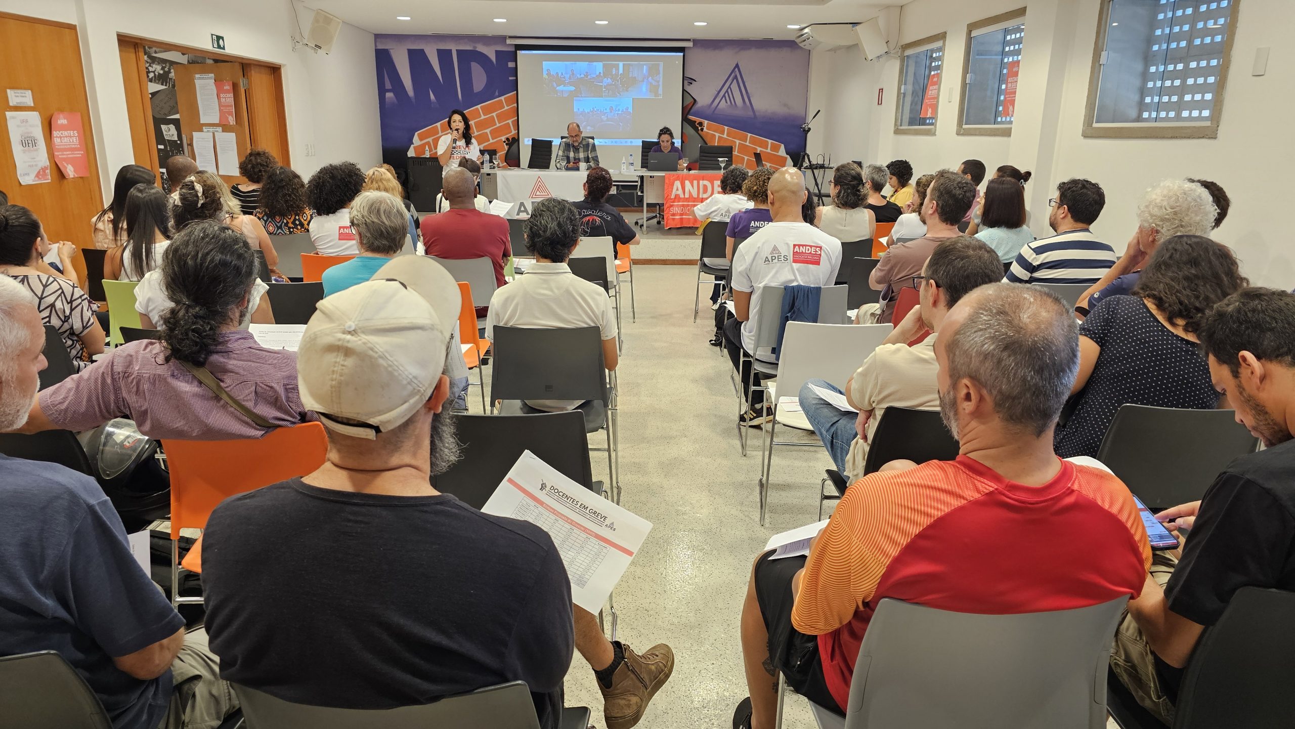 Leia mais sobre o artigo Docentes da APES rejeitam  proposta do governo federal e se organizam para elaborar nova contraproposta