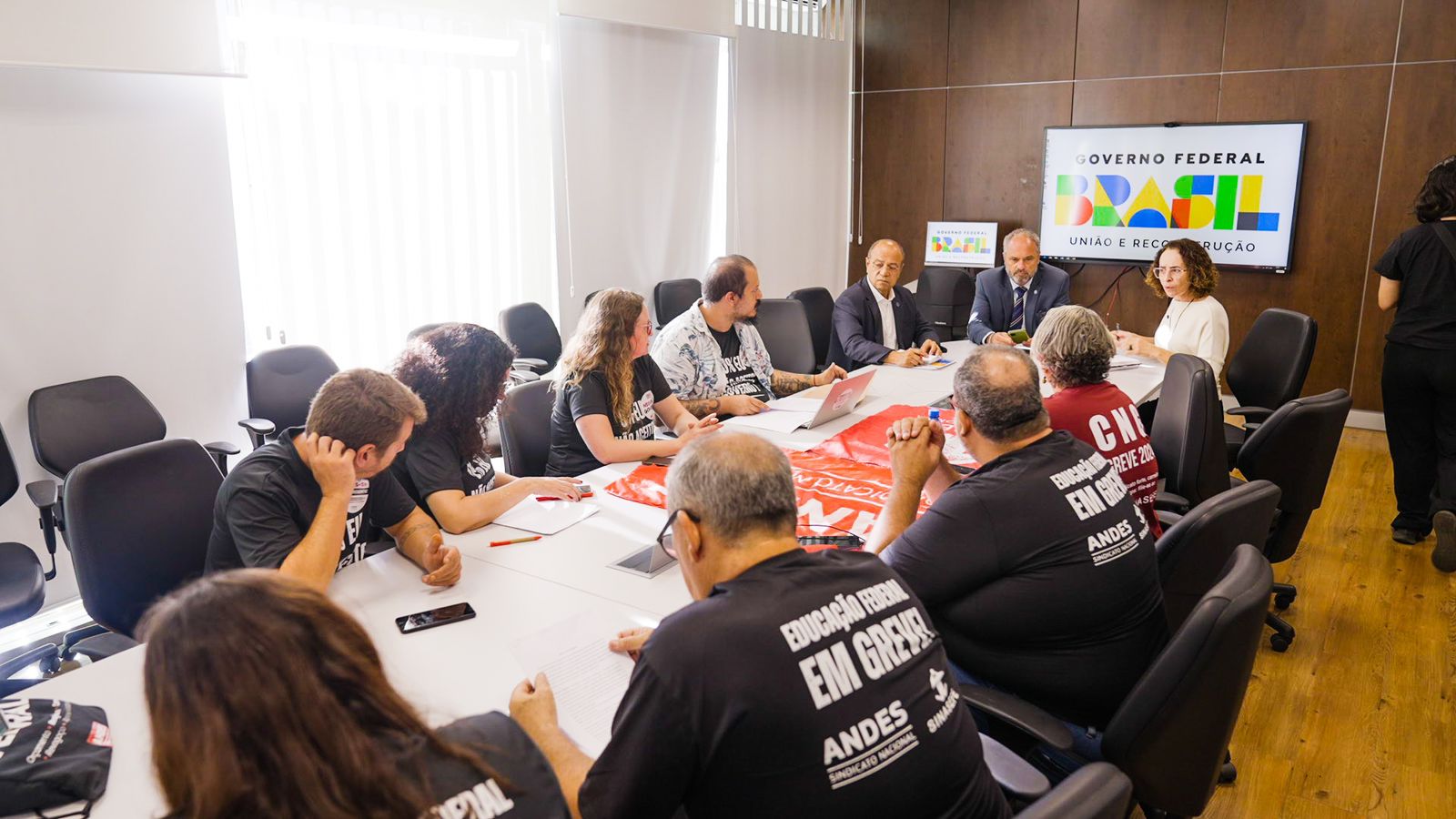 Leia mais sobre o artigo MGI assina acordo com PROIFES mesmo após rejeição dos docentes