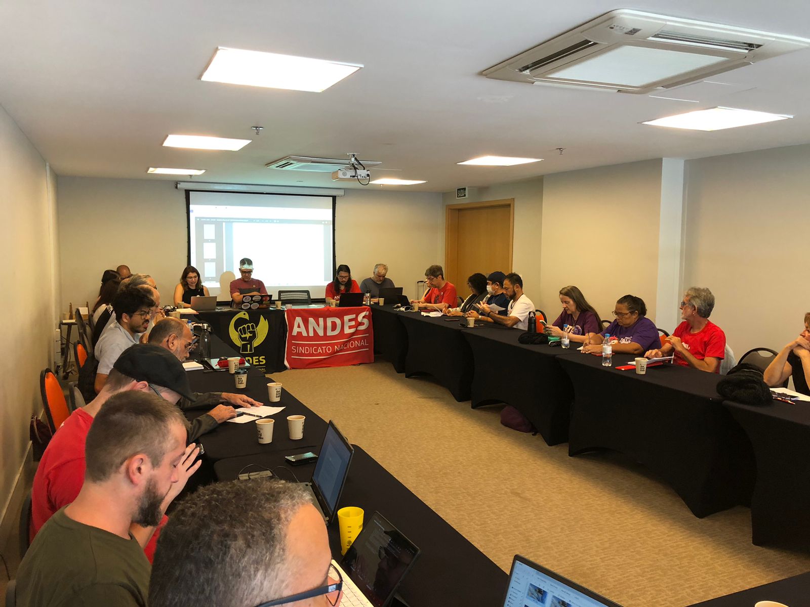 Leia mais sobre o artigo Setor das Federais indica semana nacional de lutas em dezembro