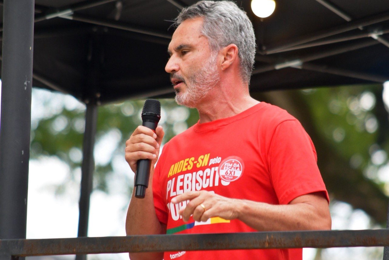 Leia mais sobre o artigo Trabalhadoras e trabalhadores marcaram o dia 01 de maio em Juiz de Fora com a bandeira do fim da escala 6×1 